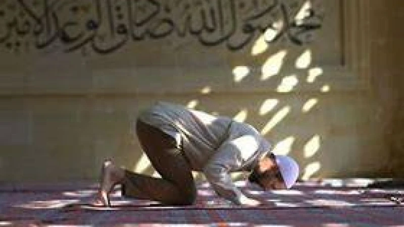 কোরআনে প্রতিদিন পাঁচবার নামাজ পড়ার নির্দেশ