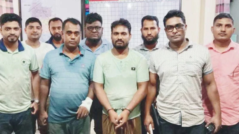 কুমিল্লা-সিলেট মহাসড়কের আতঙ্ক: কুখ্যাত ডাকাত রয়েল গ্রেপ্তার