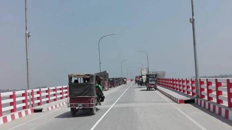 ধরলা সেতুর ইজারায় পছন্দের ঠিকাদার, দের কোটি টাকা লোকসান সরকারের 