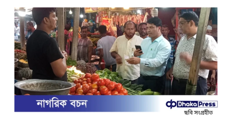 চাঁদপুরে নিষিদ্ধ পলিথিন ও মূল্যবৃদ্ধির বিরুদ্ধে অভিযান