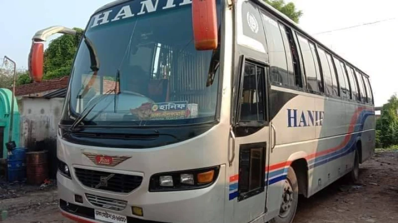 গাইবান্ধায় বাস টার্মিনাল থেকে হানিফ পরিবহনের যাত্রীবাহী বাস চুরি