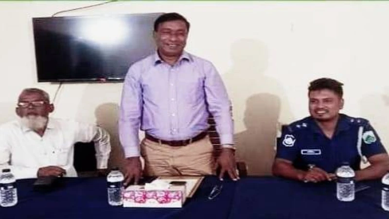 চাঁপাইনবাবগঞ্জের গোমস্তাপুর থানার নবাগত অফিসার ইনচার্জ এর সাংবাদিকদের নিয়ে মতবিনিময়