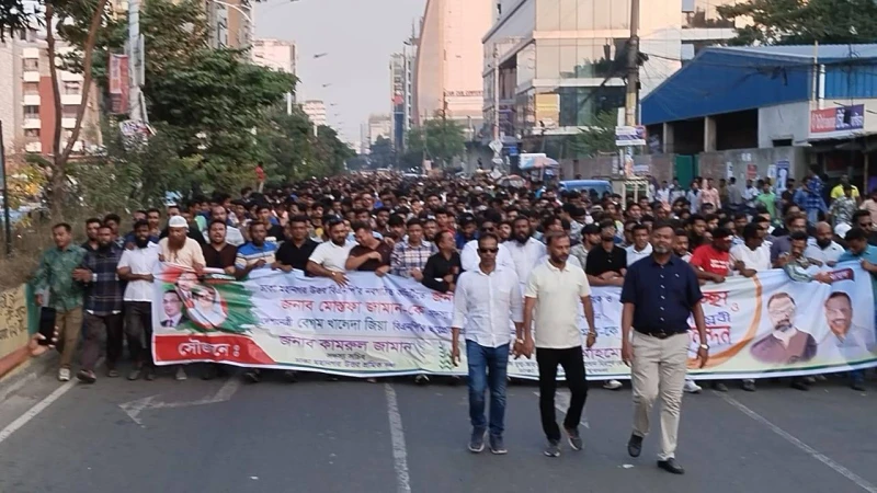 শিমুল আহমেদের নেতৃত্বে উত্তরায় আনন্দ মিছিল 