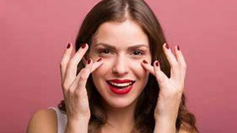 প্রসাধনী ব্যবহার করেও যাচ্ছে না চোখের নিচে বলিরেখা?