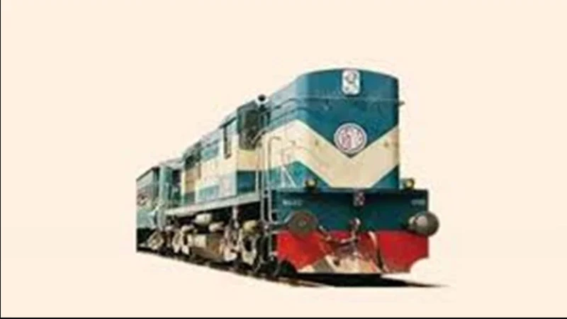 পাবনার, ঈশ্বরদীতে ট্রেনের ইঞ্জিন থামিয়ে তেল চুরি, দুই চালক সাময়িক বরখাস্ত