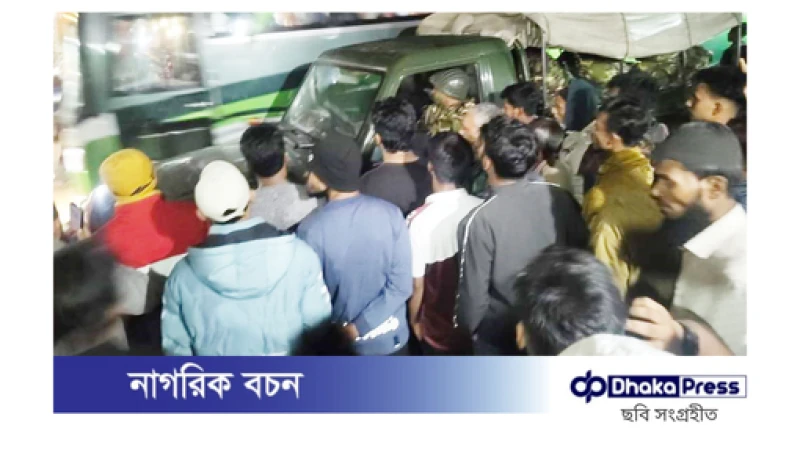 ঢাকায় ঋণের প্রলোভনে ৩ শতাধিক নারী-পুরুষ, ৭ গাড়ি জব্দ