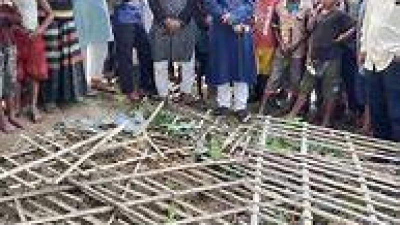 স্বজনদের কবর পাহারায় এলাকাবাসী কঙ্কাল চুরির ভয়ে