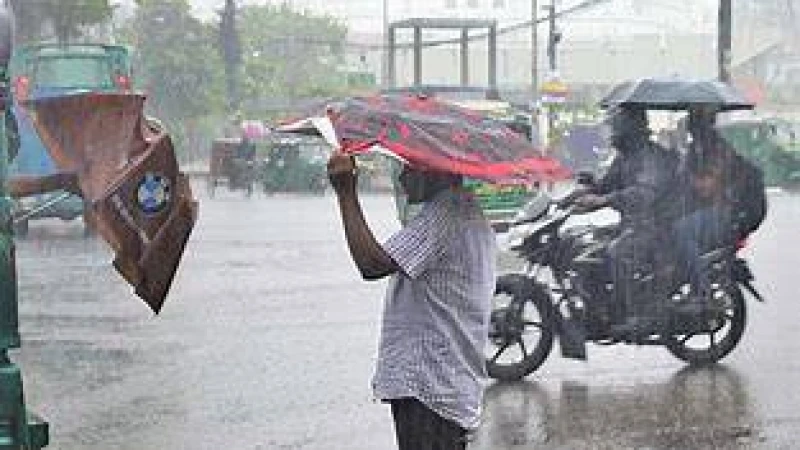 ঢাকায় ২৭ মিলিমিটার বৃষ্টি, সামান্য কমল তাপমাত্রা
