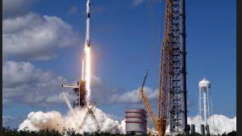 সৌদি পুরুষ ও নারী নভোচারিকে নিয়ে রকেট ভিড়েছে মহাকাশ কেন্দ্রে : নাসা