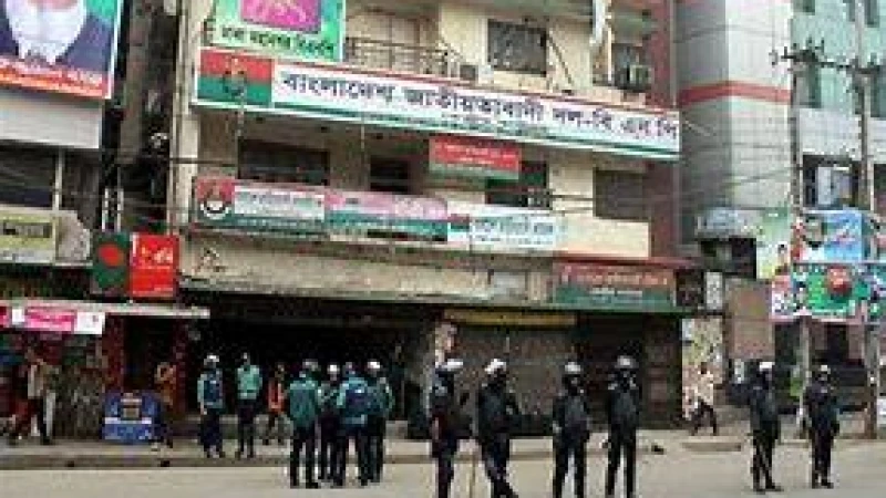 রাজশাহীতে বিএনপির কার্যালয় ঘিরে রেখেছে পুলিশ