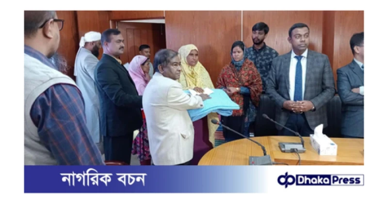 অসহায় ও দরিদ্র মানুষের মাঝে শীতবস্ত্র বিতরণ করেন গাইবান্ধা জেলা দায়রা জজ