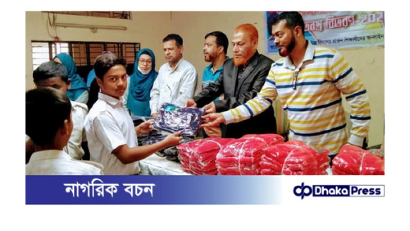 শিক্ষার্থীদের মাঝে শীতের উপহার বিতরণ:এই যেন ভালোবাসার উপহার