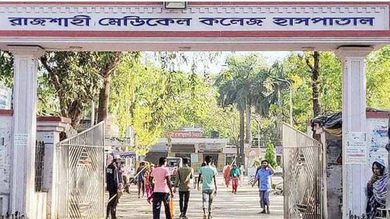 শিবগঞ্জের আজমতপুর সীমান্তে বিএসএফের গুলিতে আহত হয়ে হাসপাতালে ভর্তি যুবক 