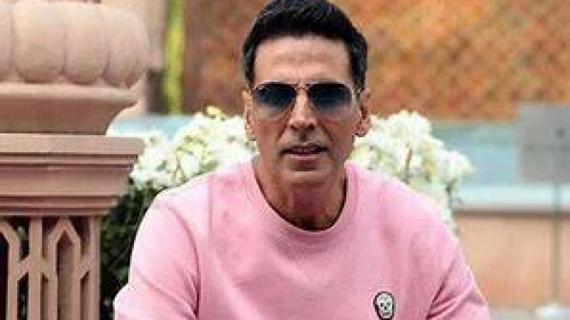 মন্দির দর্শনে গিয়ে সমালোচনার মুখে অক্ষয়