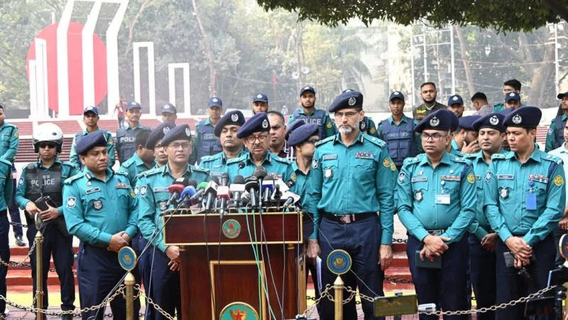একুশে ফেব্রুয়ারিতে কেন্দ্রীয় শহিদ মিনার কেন্দ্রিক কয়েক স্তরের নিরাপত্তা ব্যবস্থা থাকবে: ডিএমপি কমিশনার