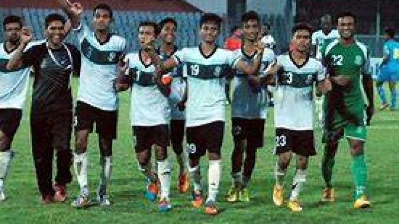 মোহামেডান সমর্থনদের জটলা