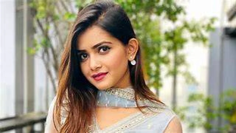 মদ্যপ অবস্থায় তানজিন তিশা, সমালোচনার কবলে