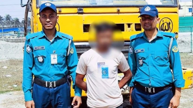 পতেঙ্গায় প্রাইমুভার গাড়ী উদ্ধার সহ আটক ১ যুবক: পাহাড়তলীতে সাজাপ্রাপ্ত পলাতক আসামি আটক