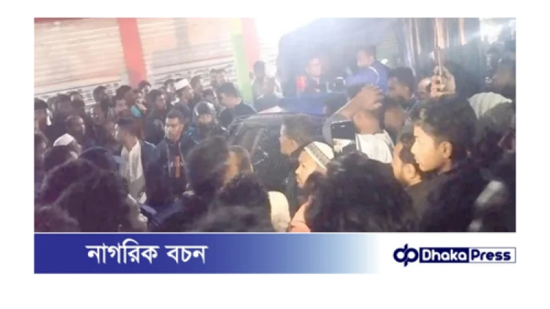 যুবককে আটক করায় কুড়িগ্রামে পুলিশের গাড়িতে হামলা