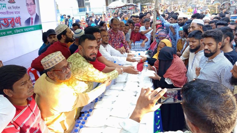 ইপিজেডে স্বেচ্ছাসেবক দলের ইফতার বিতরণ কর্মসূচি উদ্বোধনে নগর  আহবায়ক বেলায়েত হোসেন বুলু