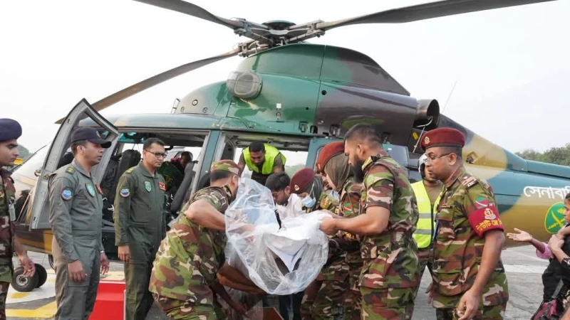 মাগুরায় নির্যাতিত শিশুটির মরদেহ সেনাবাহিনীর তত্ত্বাবধানে হেলিকপ্টার যোগে নিয়ে যাওয়া হলো নিজ বাড়িতে
