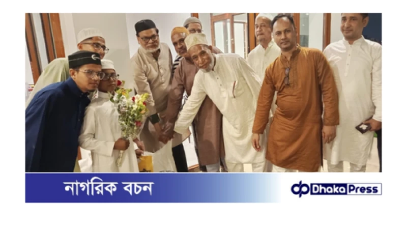 কোরআন এর পাখিদের সম্মাননা: বন্দরটিলা শাহ্ প্লাজা জামে মসজিদে পবিত্র খতমে তারাবীহ  হাফেজদের ফুলেল সংবর্ধনা