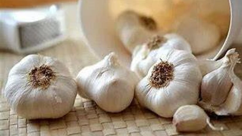 রসুনের খোসা ছাড়াতে সহজ উপায়