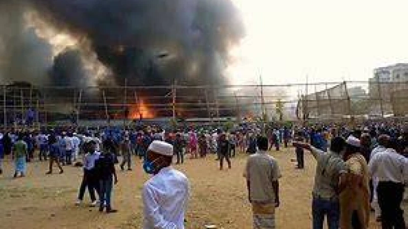 কুমিল্লায় ব্যবসাপ্রতিষ্ঠানে আগুন নেভাতে গিয়ে আহত হয়েছেন ফায়ার সার্ভিসের ৪ সদস্য