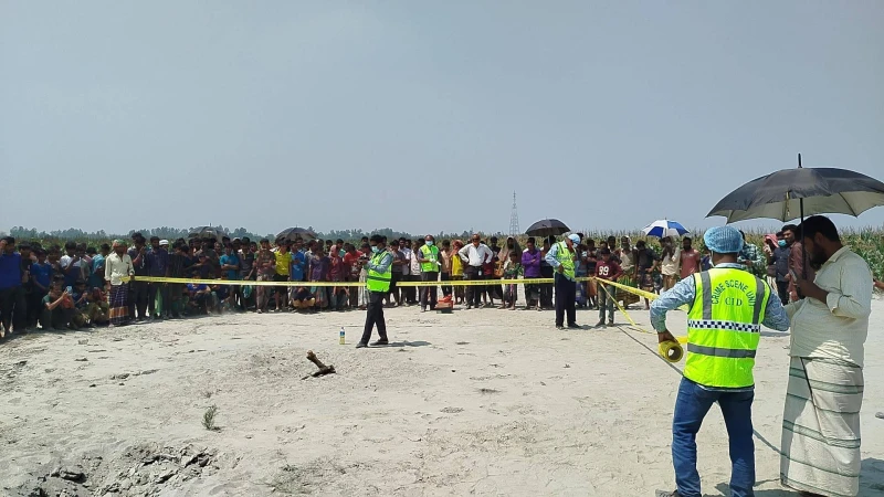 ধরলার বালুচরে অজ্ঞাত এক যুবকের লাশ উদ্ধার