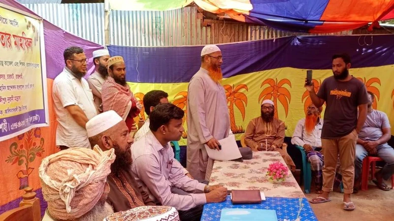 চারঘাটের দক্ষিণ রায়পুর মানব কল্যান সংস্থার উদ্যোগ ২৭০ জন হতদরিদ্র মানুষের মাঝে চাল,ডাল চিনি,মুরগী বিতরন