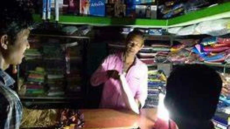 গরম বেড়েছে লোডশেডিং, ভোগান্তিতে মানুষ