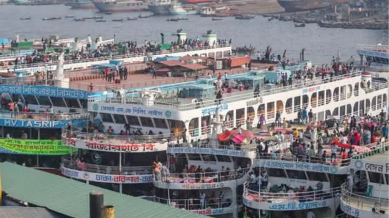 গ্রামে স্বজনদের সঙ্গে ঈদ উদযাপনে ঢাকা ছাড়ছে মানুষ।