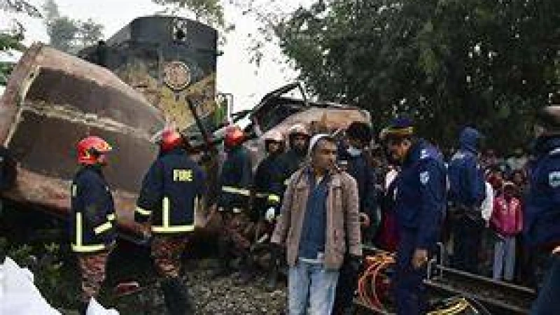 ভারতের ওড়িশার বালেশ্বরে ভয়াবহ ট্রেন দুর্ঘটনায় নিহত ৩০