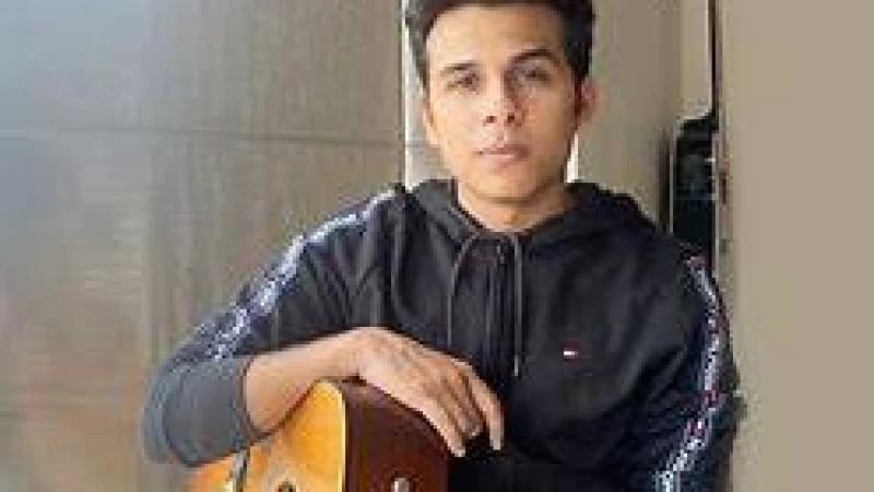 অনুব জৈন গান গাইলেন ঢাকায়