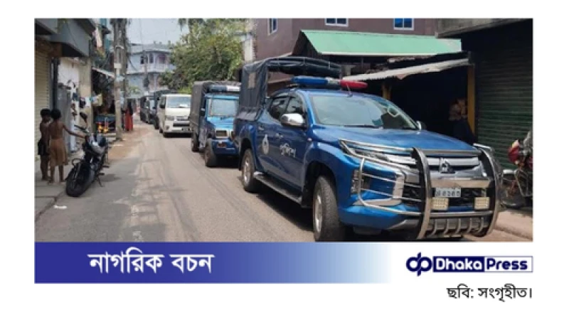 যশোরে আত্মগোপনে থাকা আওয়ামী লীগ নেতাদের বাড়িতে পুলিশের অভিযান