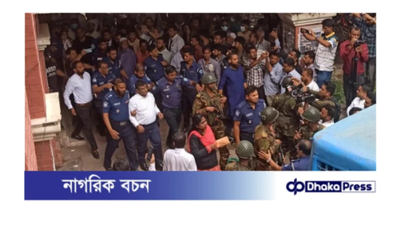 কুমিল্লায় চার আইনজীবীর জামিন নামঞ্জুর, প্রিজনভ্যানে ডিম নিক্ষেপ