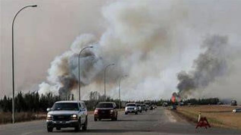 কানাডার দাবানলে প্রায় ১০ হাজার মানুষকে সরে যাওয়ার নির্দেশ