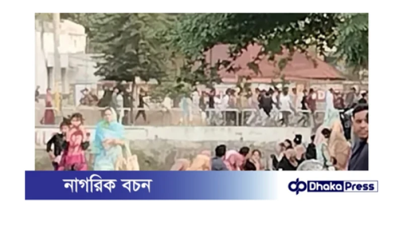 কুমিল্লায় কিশোর গ্যাংয়ের অস্ত্র মহড়া, আতঙ্কে সাধারণ মানুষ