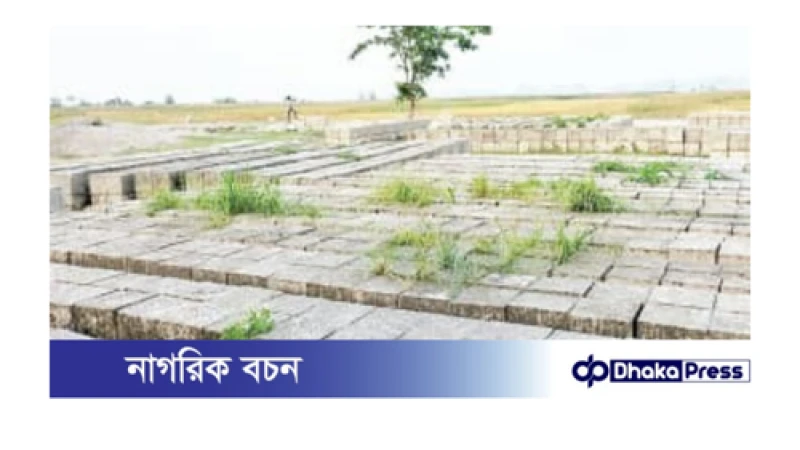 দুধকুমারের তীর রক্ষা বাঁধের নির্মাণকাজ বন্ধ, ভাঙন আতঙ্ক এলাকাবাসী