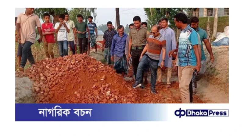 সড়কে নিম্নমানের ইট-খোয়া-বালু ব্যবহারের কারণে কাজ বন্ধ করে দিলেন ইউএনও
