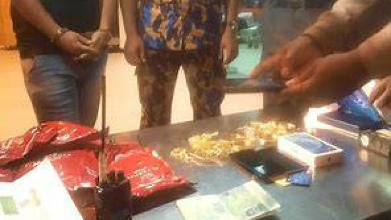 ১ কেজি স্বর্ণ জব্দ চট্টগ্রাম বিমানবন্দরে