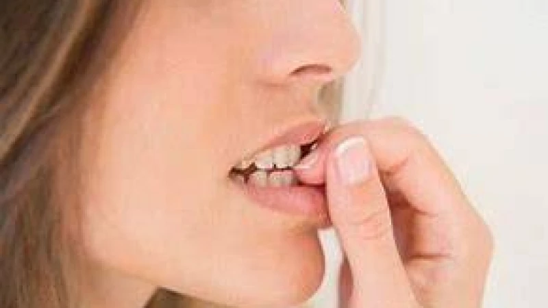 দাঁত দিয়ে নখ কাটার বদভ্যাস