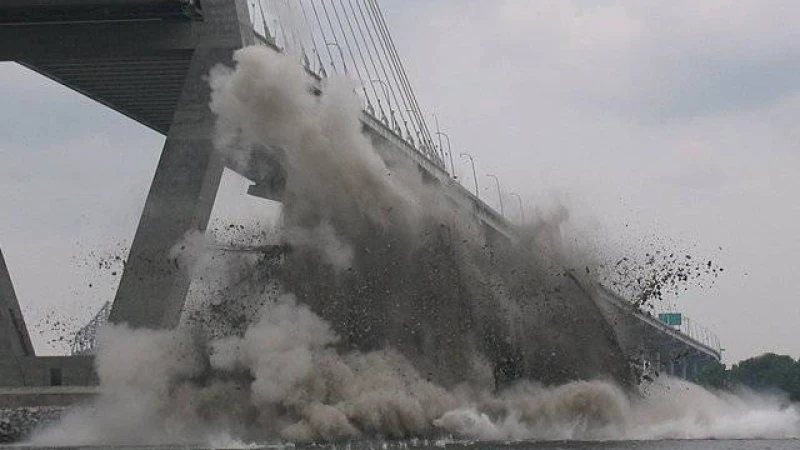 বিহারের ভাগলপুরে ধসে পড়লো  নির্মাণাধীন ৪ লেনের বিশাল সেতু