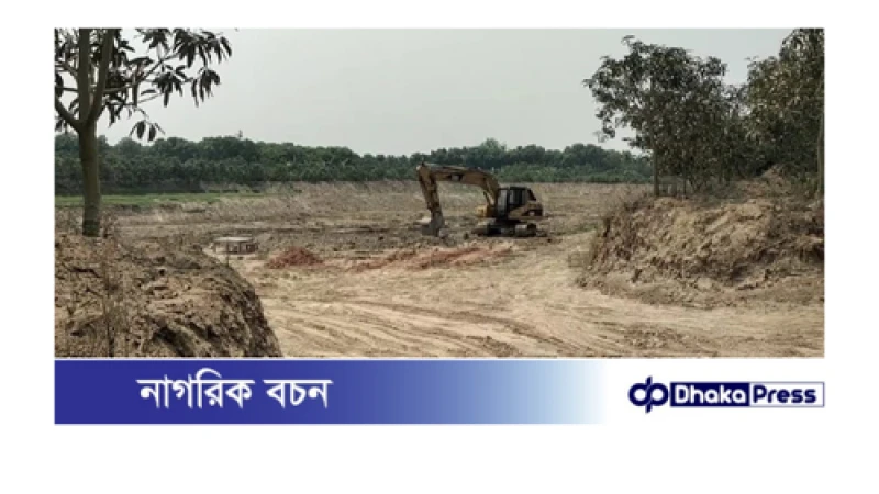 চারঘাটে সংস্কারের নামে প্রশাসনের নাকের  ডগার উপর দিয়ে রাতের আধারে  অবৈধ ভাবে চলছে পুকর খনন