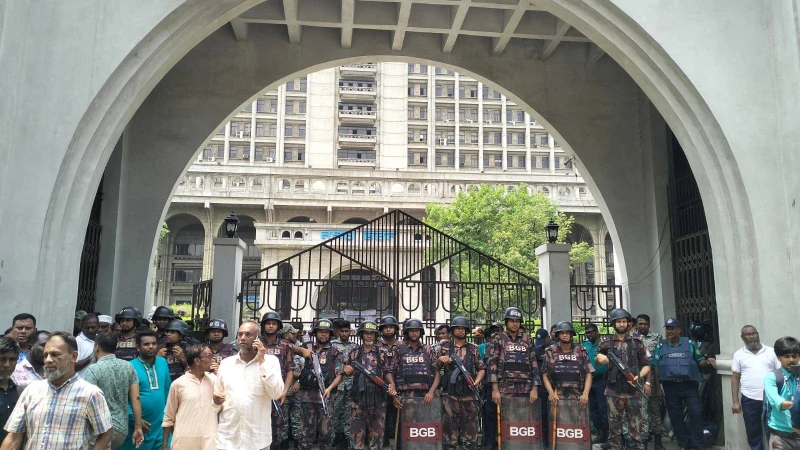 ইশরাকের শপথের দাবিতে নগর ভবনে বিক্ষোভ, দ্রুত দায়িত্ব গ্রহণের দাবি