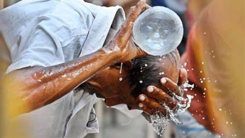 প্রচণ্ড তাপপ্রবাহ বইছে চার জেলায়