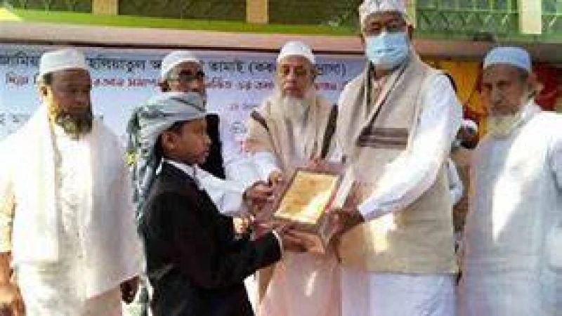 কোরআনে হাফেজ সাত মাসে স্কুলশিক্ষার্থী জুবায়ের