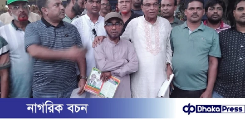 চাঁপাইনবাবগঞ্জে গণসংযোগ কার্যক্রমে লিফলেট বিতরণ