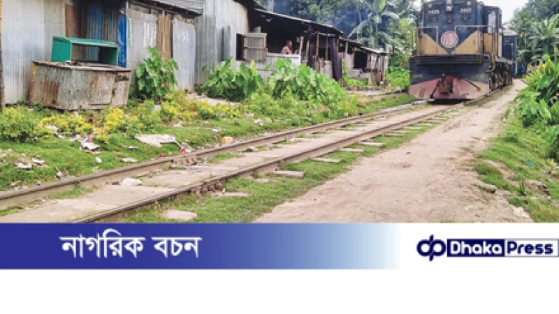 কুড়িগ্রামে রেলপথে পঁচা কাঠের স্লিপার, নেই পাথর; ঝুঁকিপূর্ণ ট্রেন চলাচল