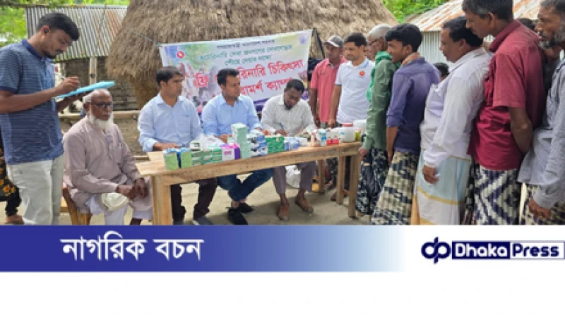 শিবগঞ্জে বন্যা দুর্গতদের পাশে উপজেলা প্রশাসন, প্রাণীসম্পদ দপ্তরের বিনামূল্যে চিকিৎসা ও ঔষধ বিতরণ